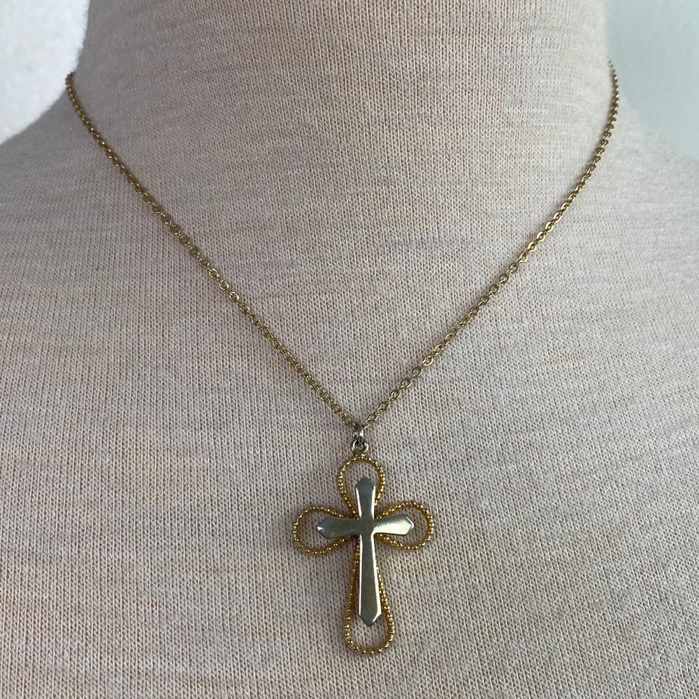Vintage Sarah Coventry 3D Cross Pendant Necklace Gold Tone 18"